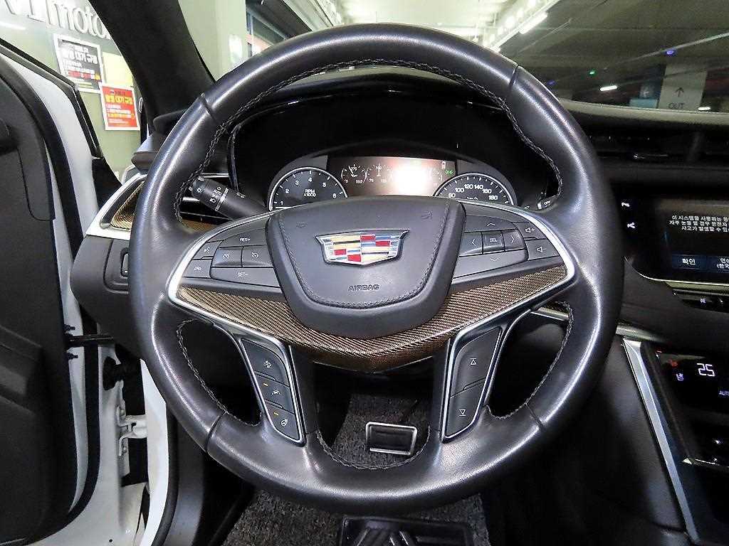 Cadillac XT5 - Vista 8