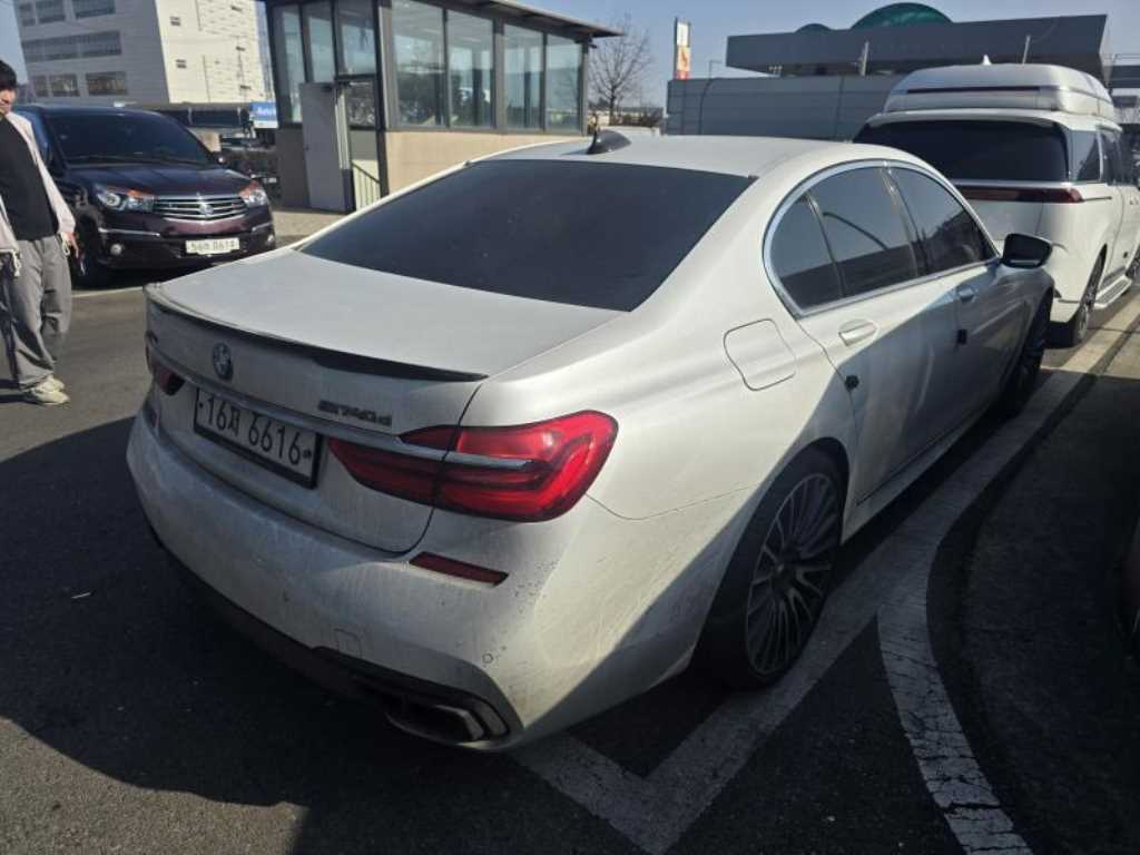 BMW 7 Series - Vista 3