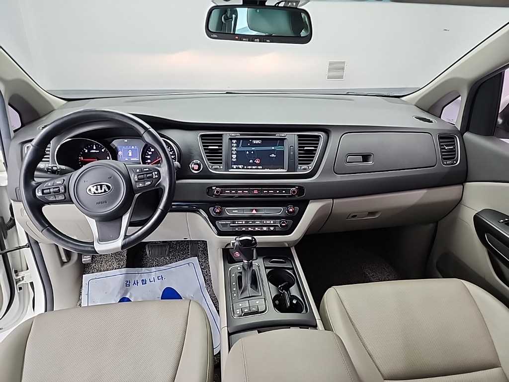 KIA Carnival - Vista 7