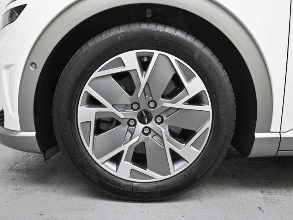 Genesis GV60 - Vista 5