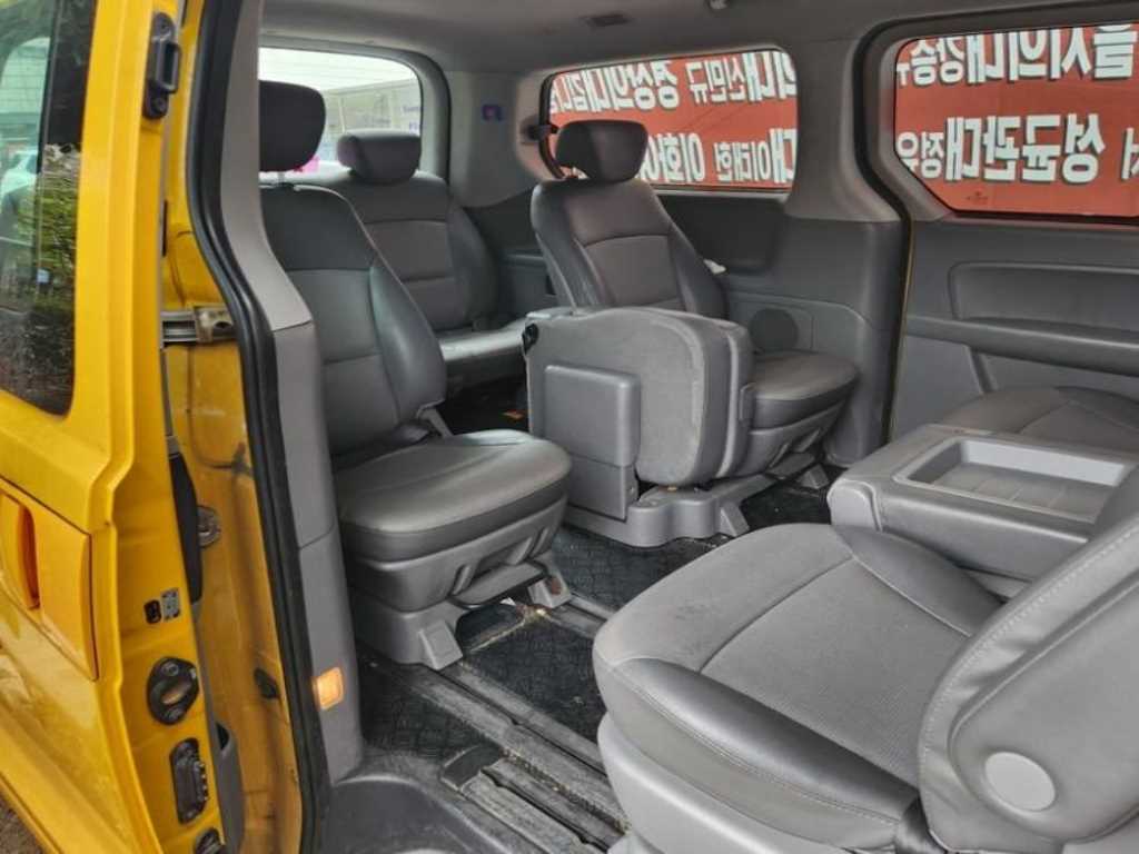 HYUNDAI Starex - Vista 7