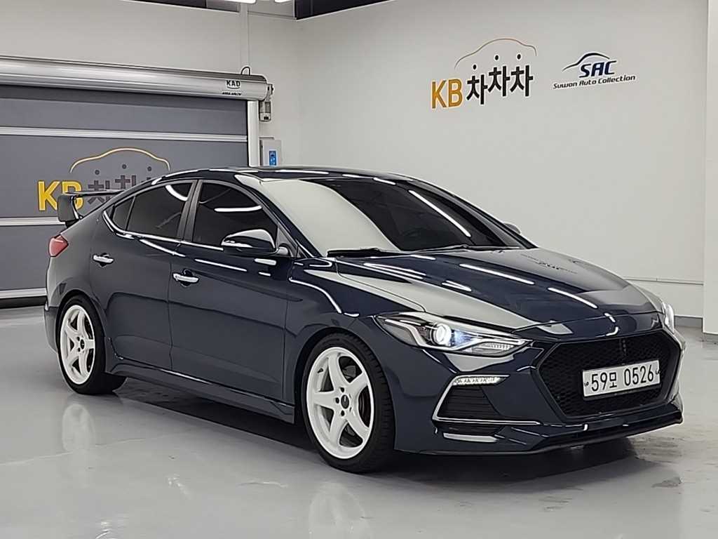 HYUNDAI Avante - Vista 4