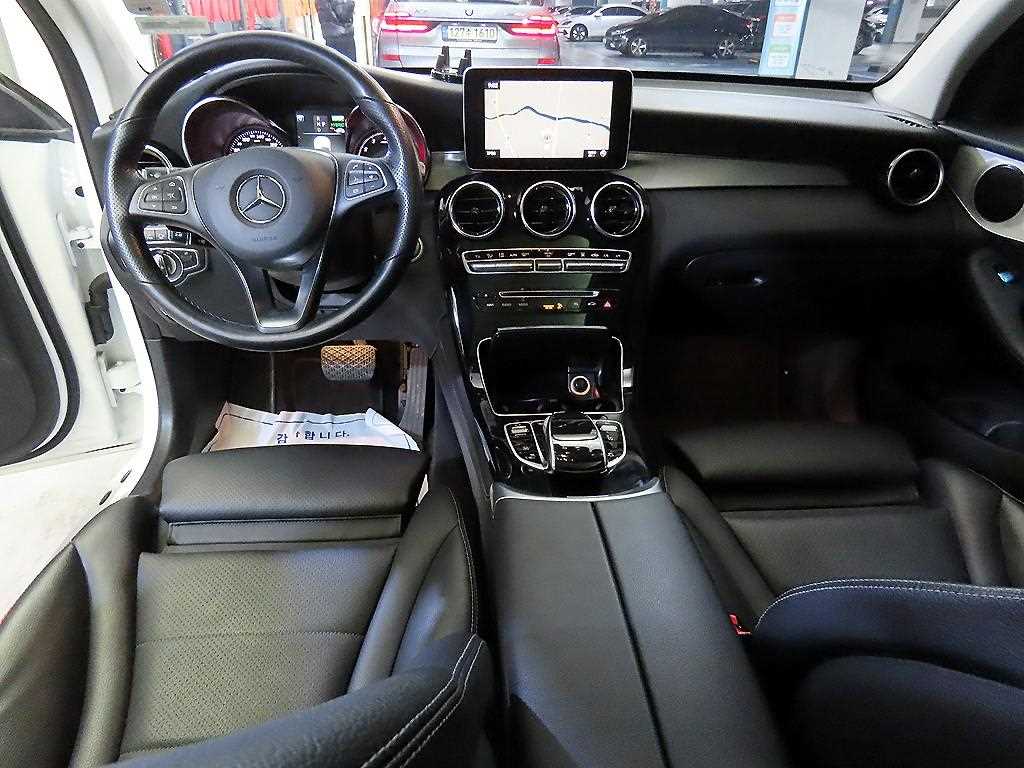 Mercedes Benz GLC Class - Vista 10