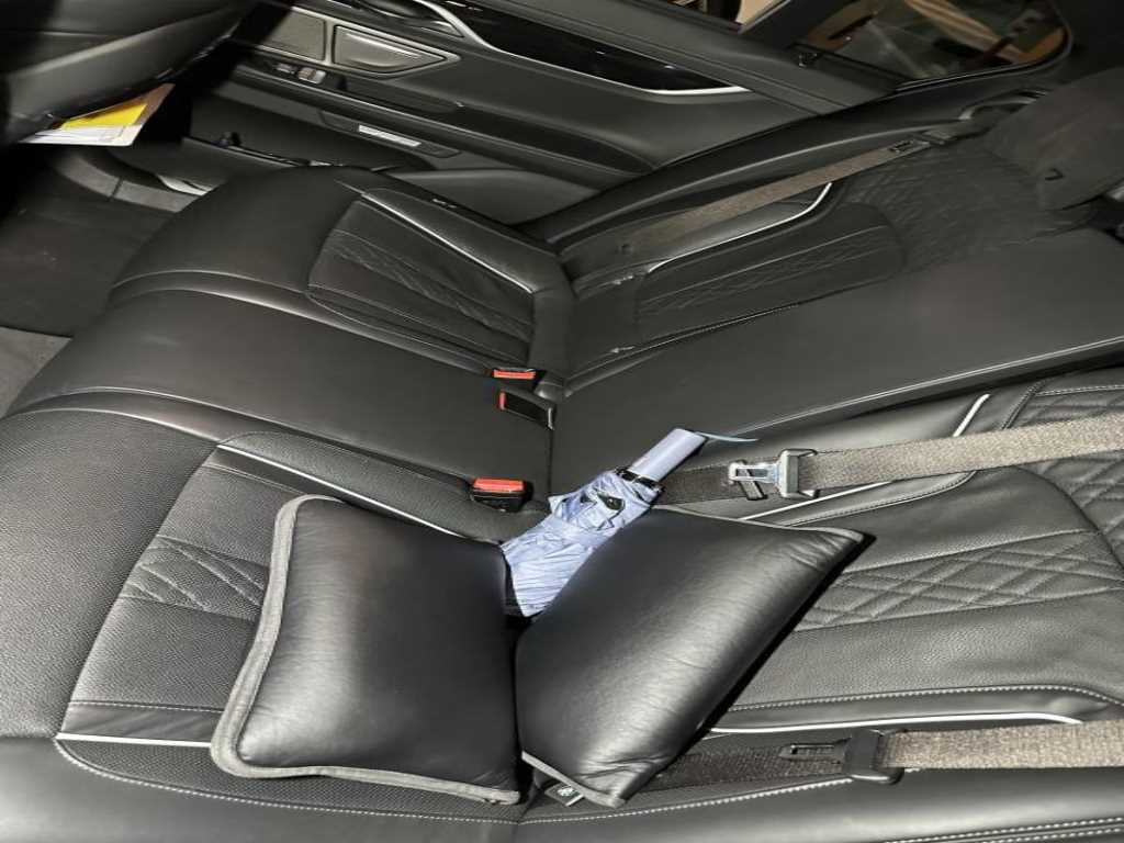 BMW 7 Series - Vista 11