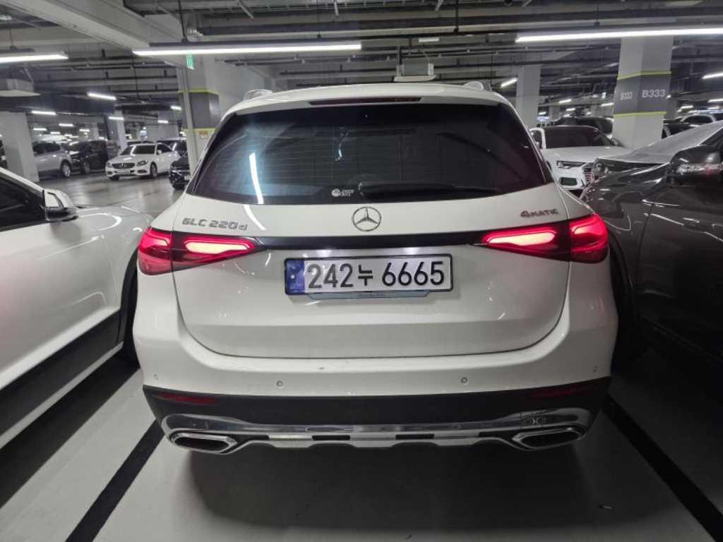 Mercedes Benz GLC Class - Vista 3