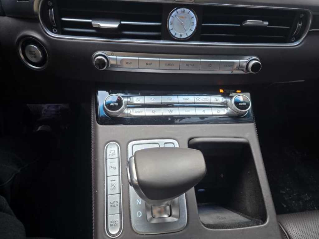 Genesis G90 - Vista 8