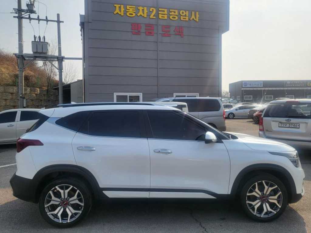 KIA Seltos - Vista 4