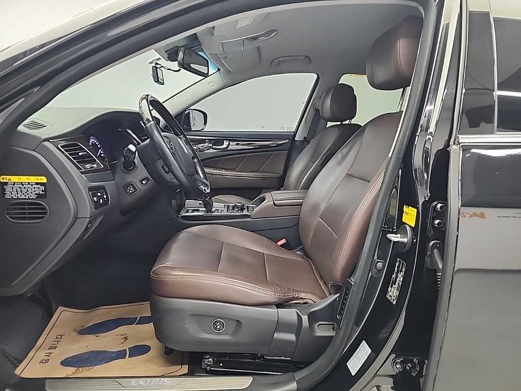 HYUNDAI Equus - Vista 11