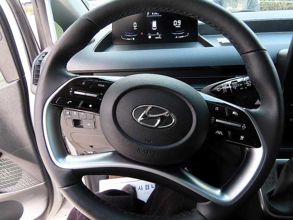 HYUNDAI Staria - Vista 8