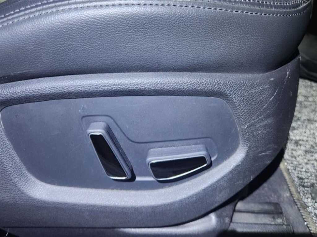 HYUNDAI Genesis - Vista 10