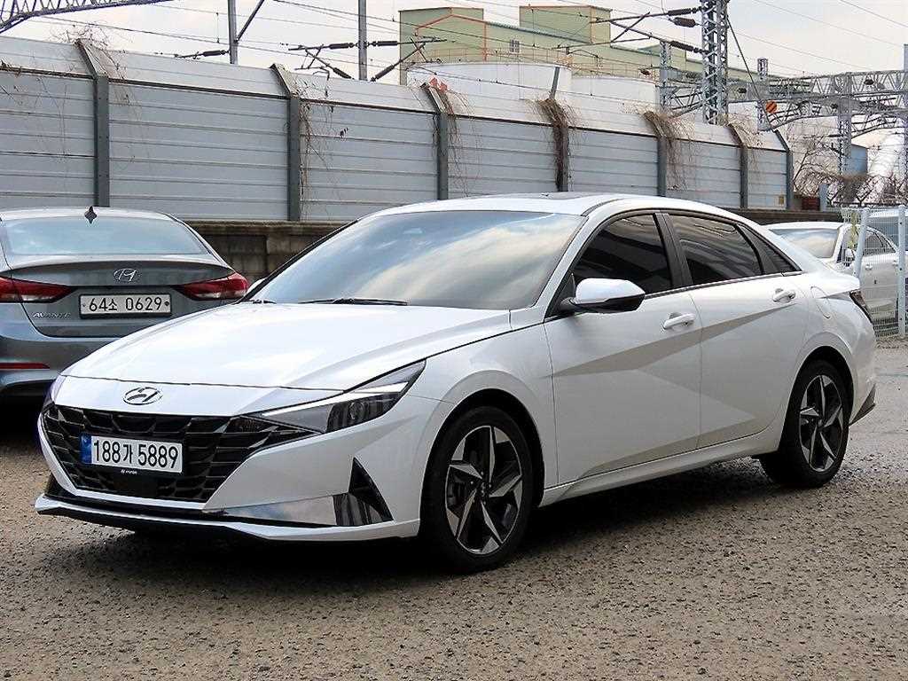 HYUNDAI Avante - Vista 2