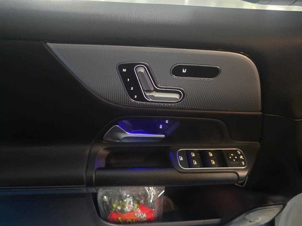 Mercedes Benz GLB Class - Vista 8