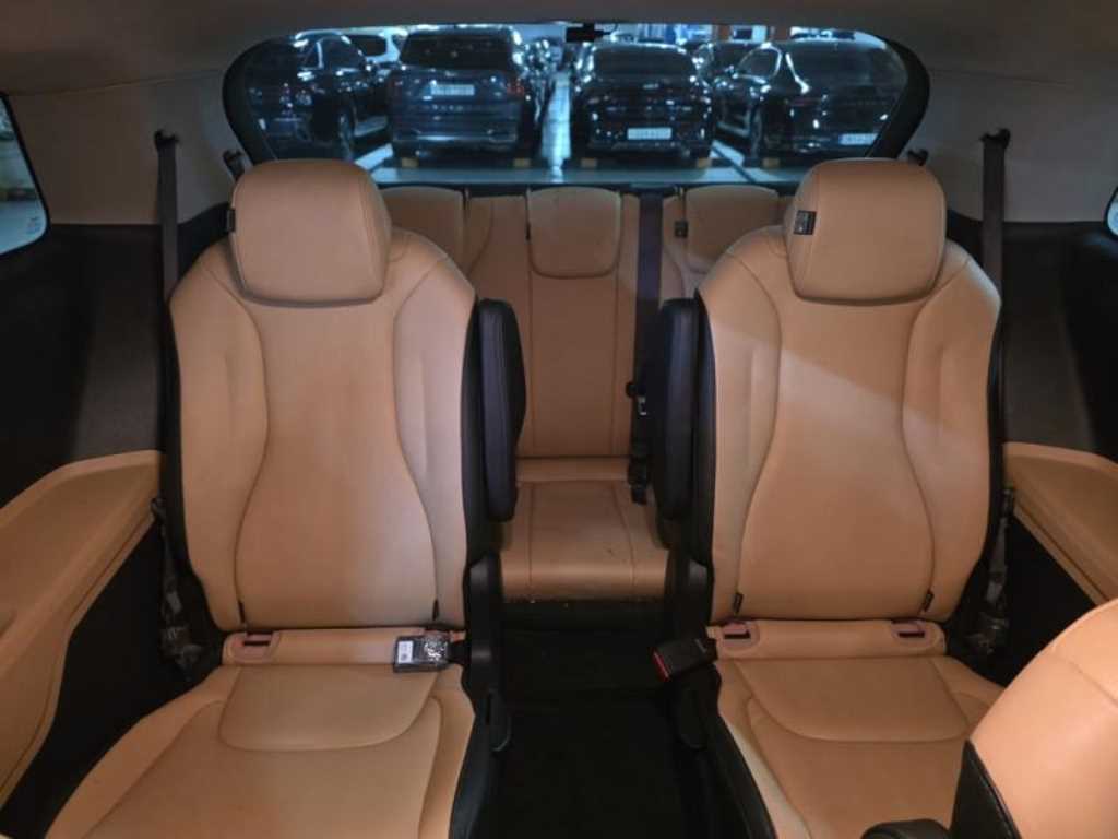 KIA Carnival - Vista 9