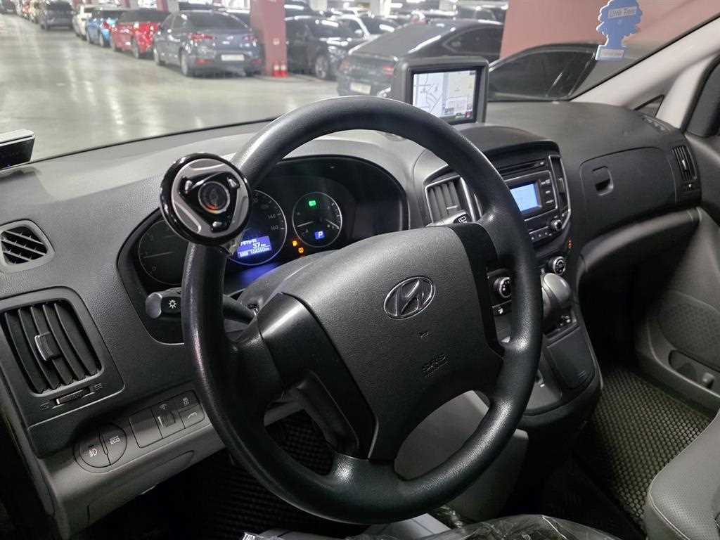 HYUNDAI Starex - Vista 10