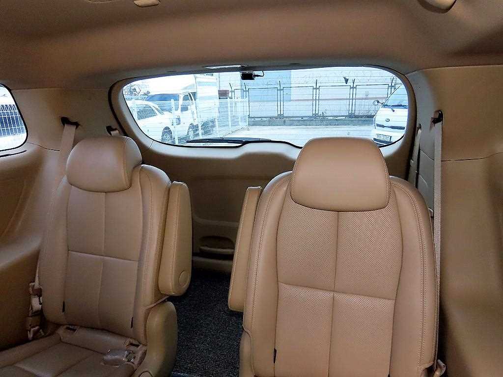 KIA Carnival - Vista 7