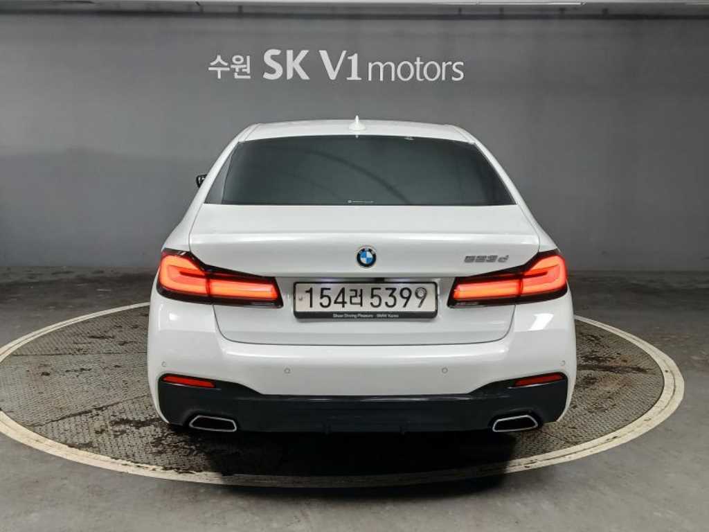 BMW 5 Series - Vista 5