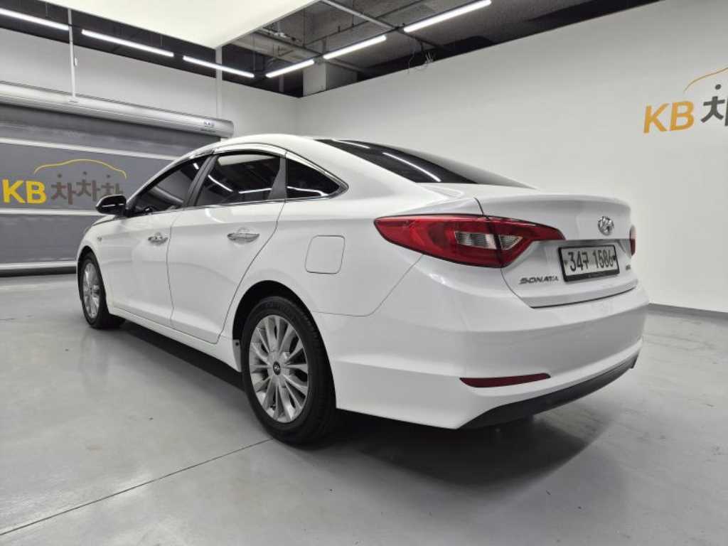 HYUNDAI Sonata - Vista 4