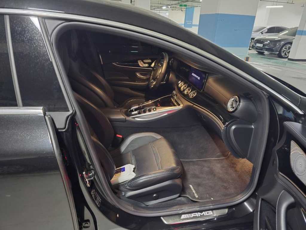 Mercedes Benz AMG GT - Vista 5