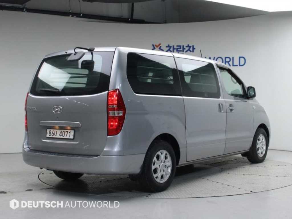HYUNDAI Starex - Vista 2