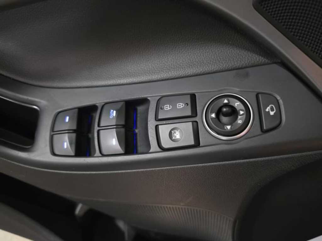 HYUNDAI Avante - Vista 10