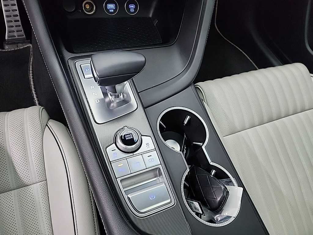 Genesis G70 - Vista 8