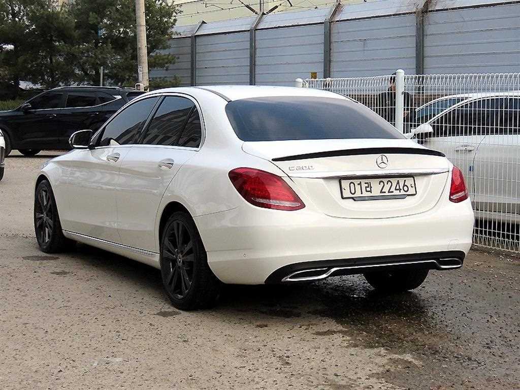 Mercedes Benz C Class - Vista 3