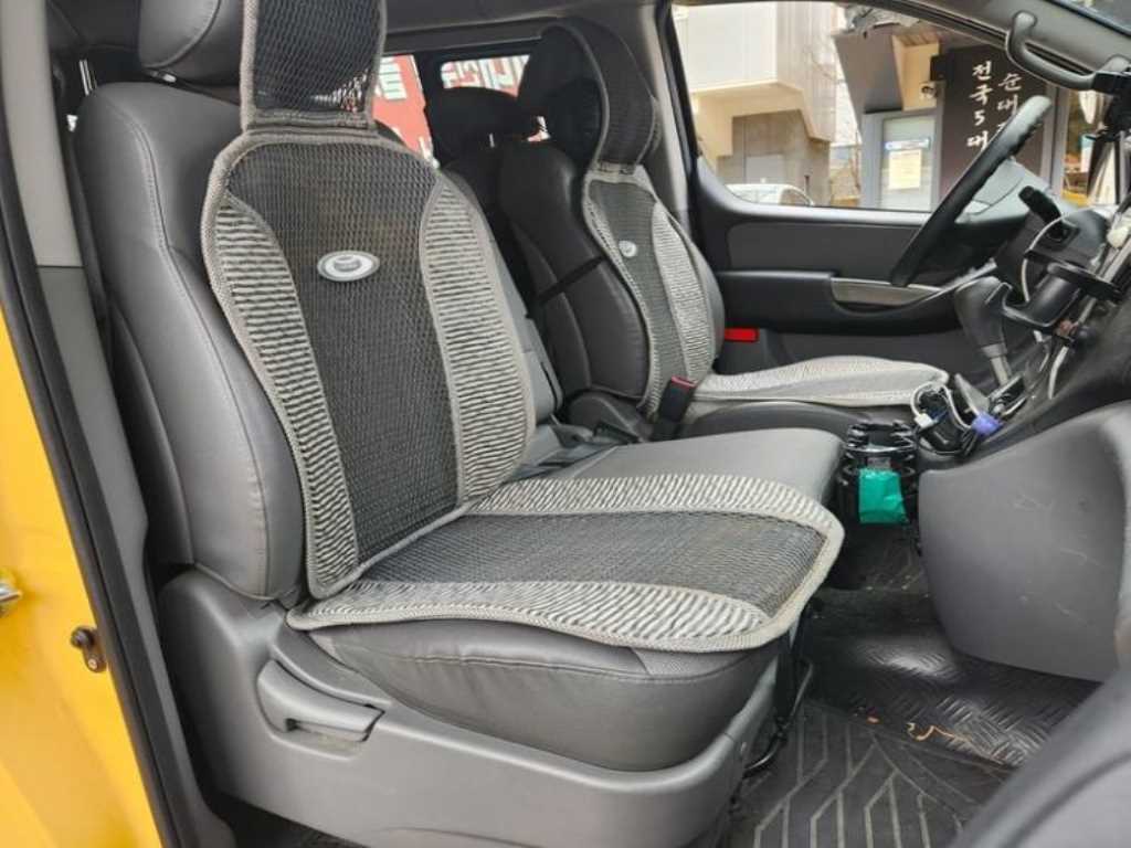 HYUNDAI Starex - Vista 5