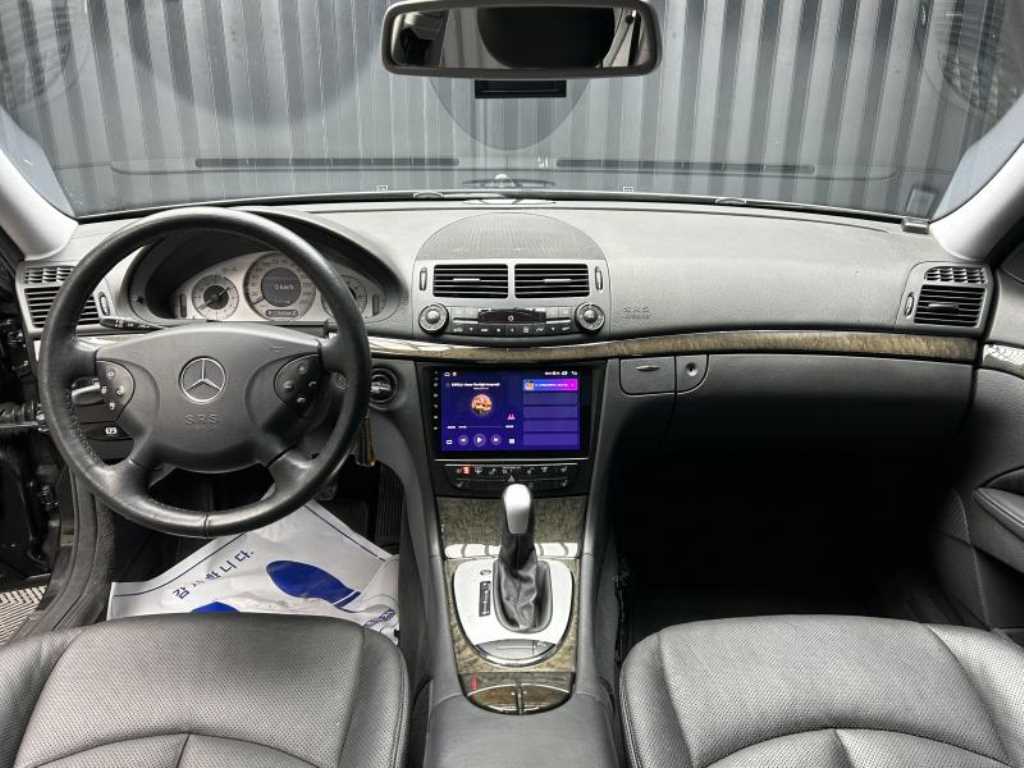 Mercedes Benz E class - Vista 8