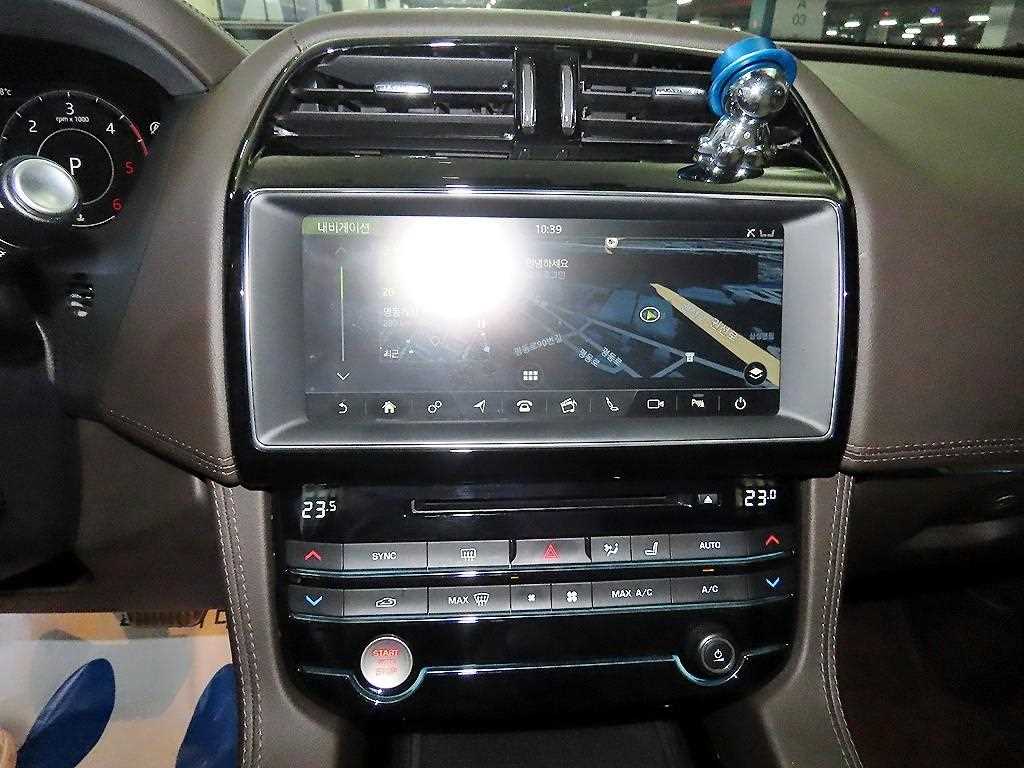 Jaguar F-PACE - Vista 11