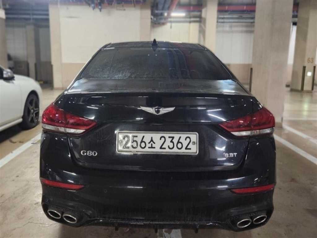 HYUNDAI Genesis - Vista 3