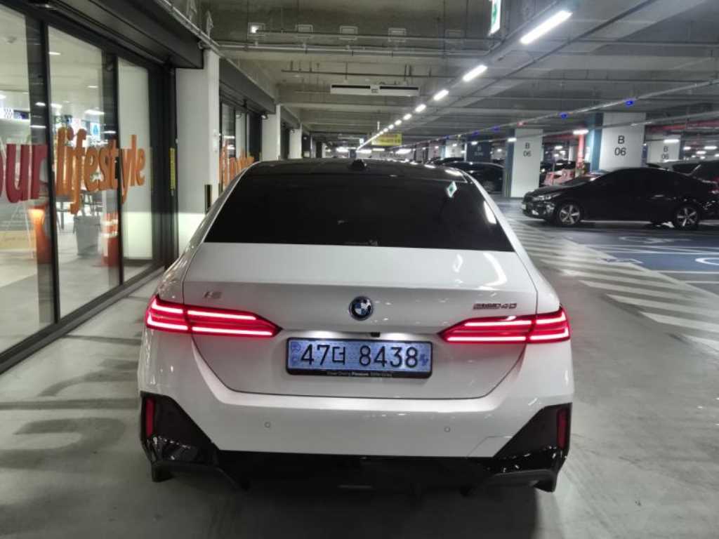 BMW i5 - Vista 5