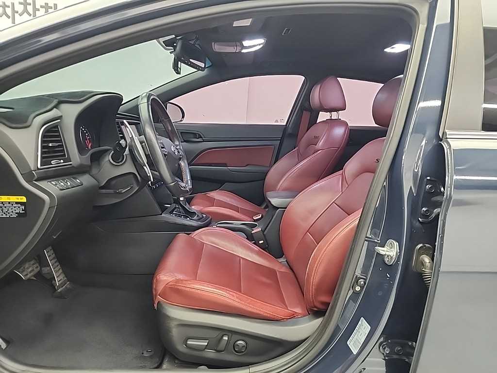 HYUNDAI Avante - Vista 11