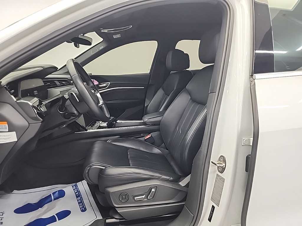 Audi e-Tron - Vista 11