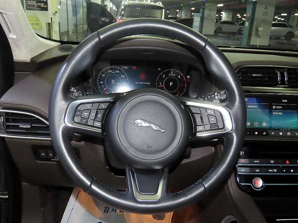 Jaguar F-PACE - Vista 8