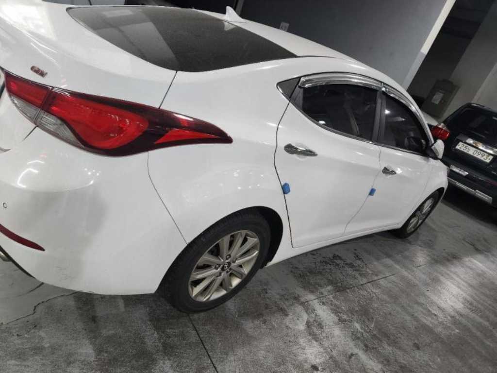 HYUNDAI Avante - Vista 7