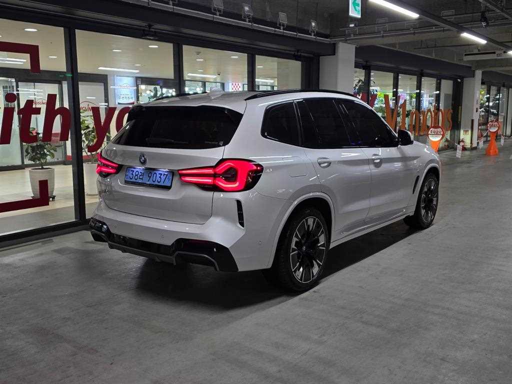 BMW iX3 - Vista 4