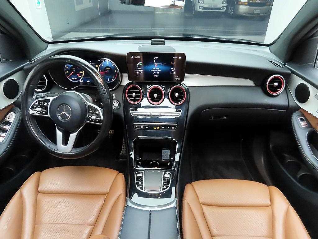 Mercedes Benz GLC Class - Vista 8