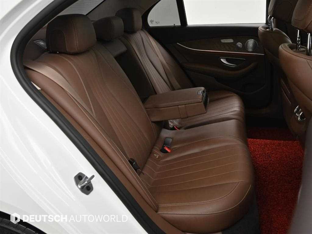 Mercedes Benz E class - Vista 12