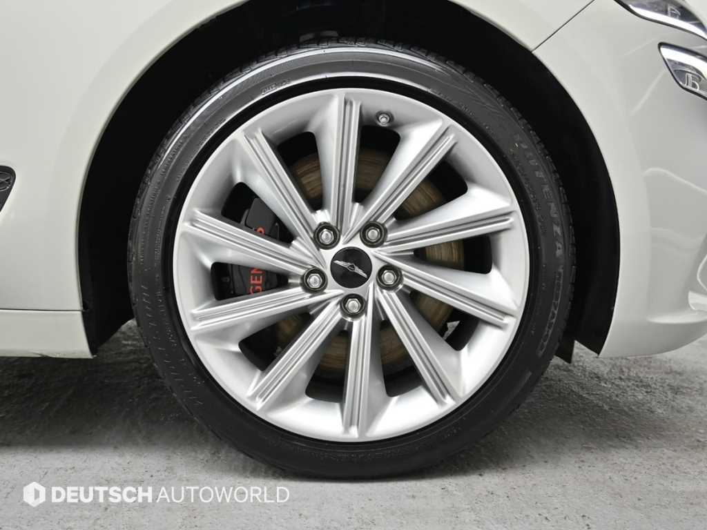 Genesis G70 - Vista 5