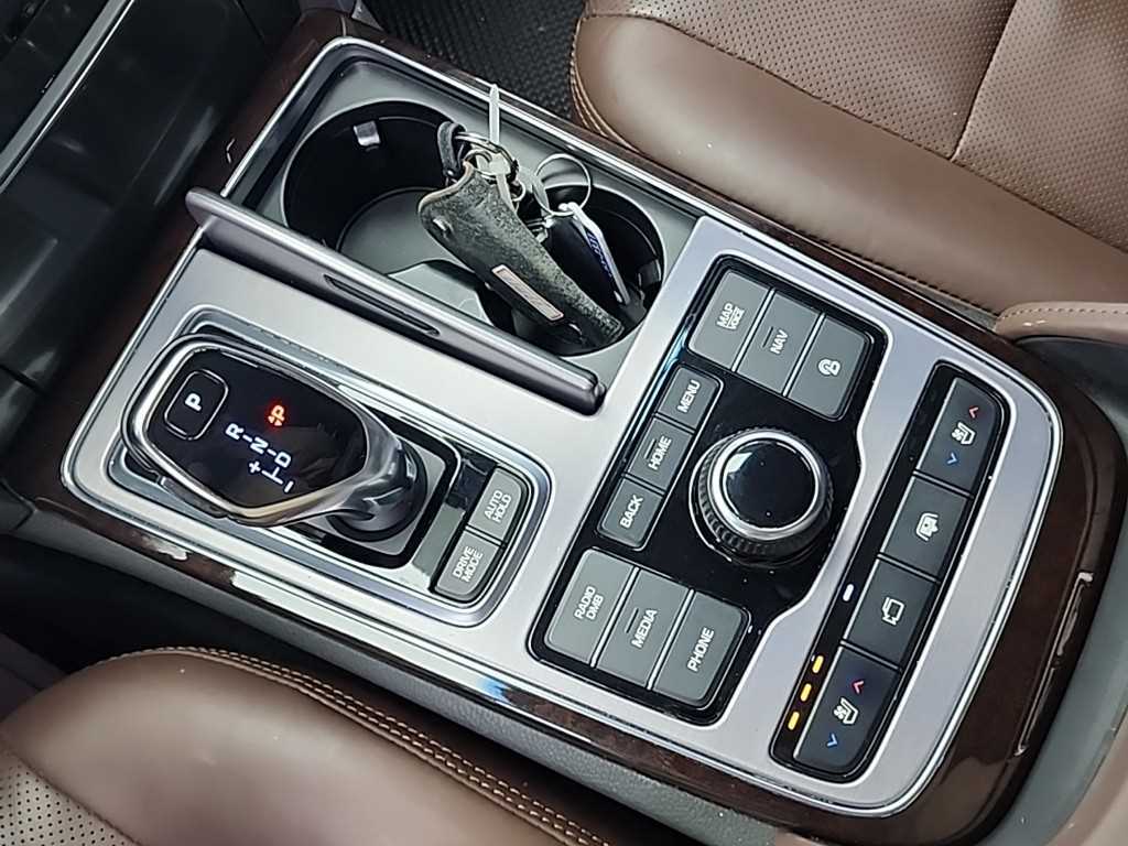 HYUNDAI Equus - Vista 8