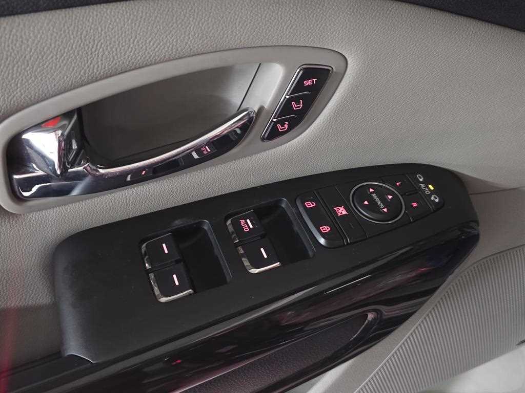 KIA Carnival - Vista 12