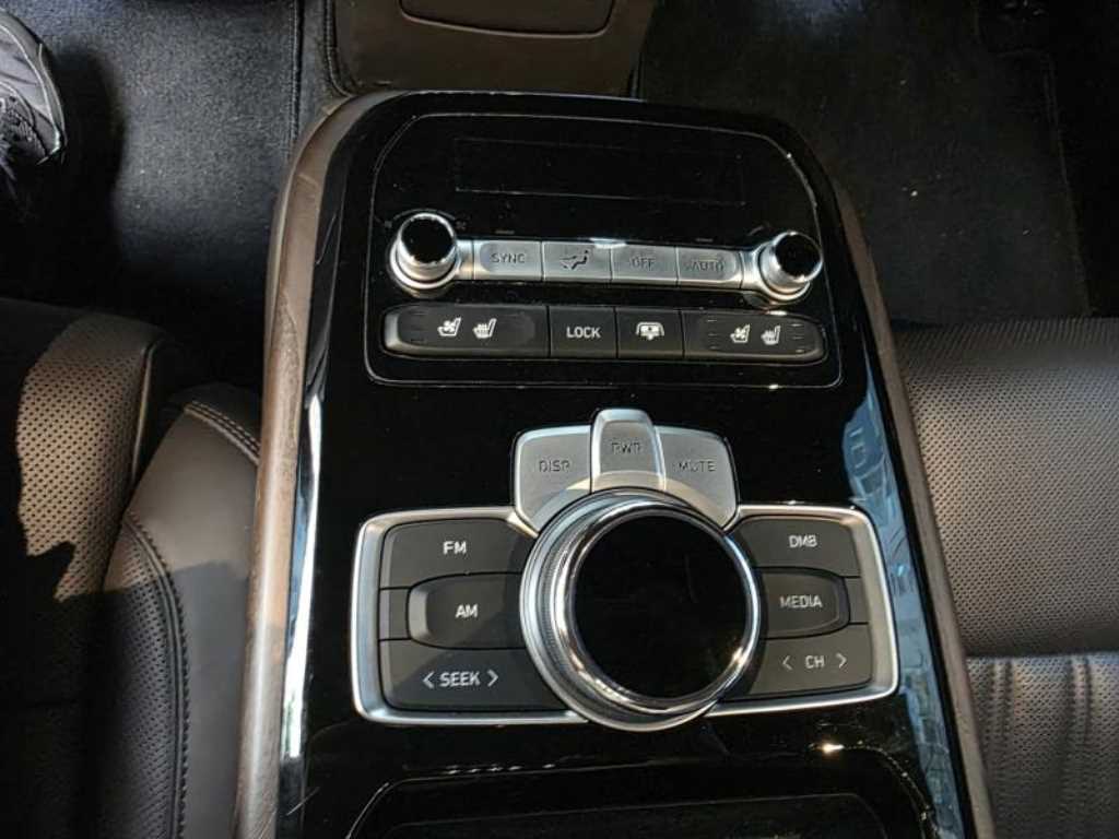 Genesis G90 - Vista 6