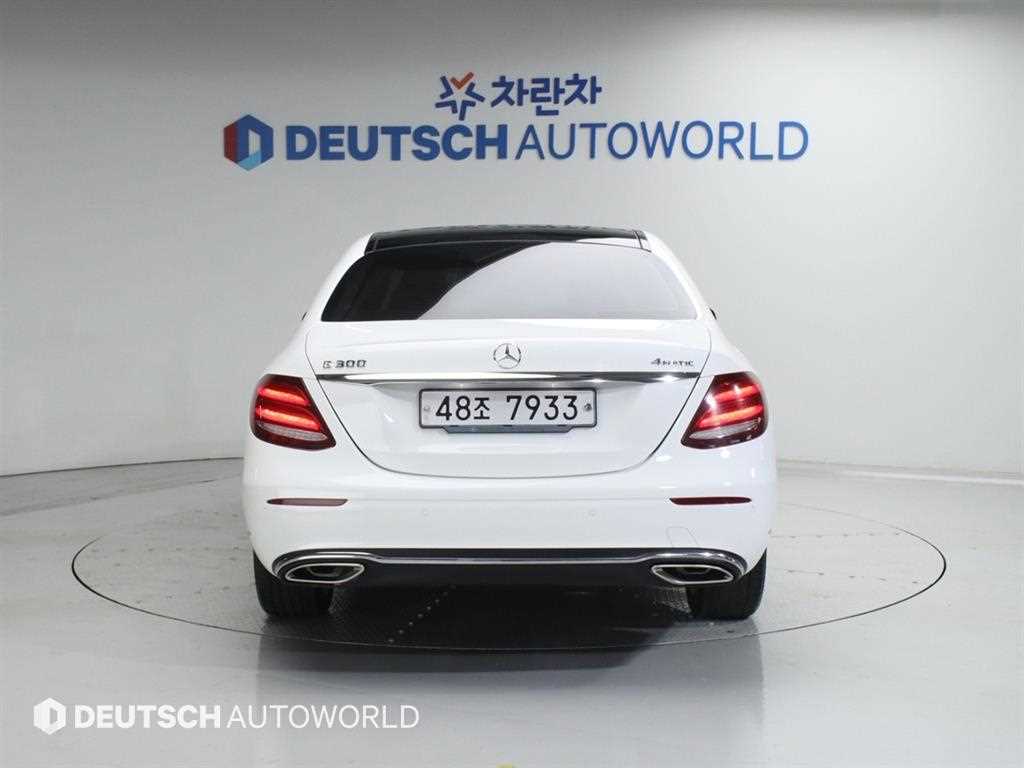 Mercedes Benz E class - Vista 4