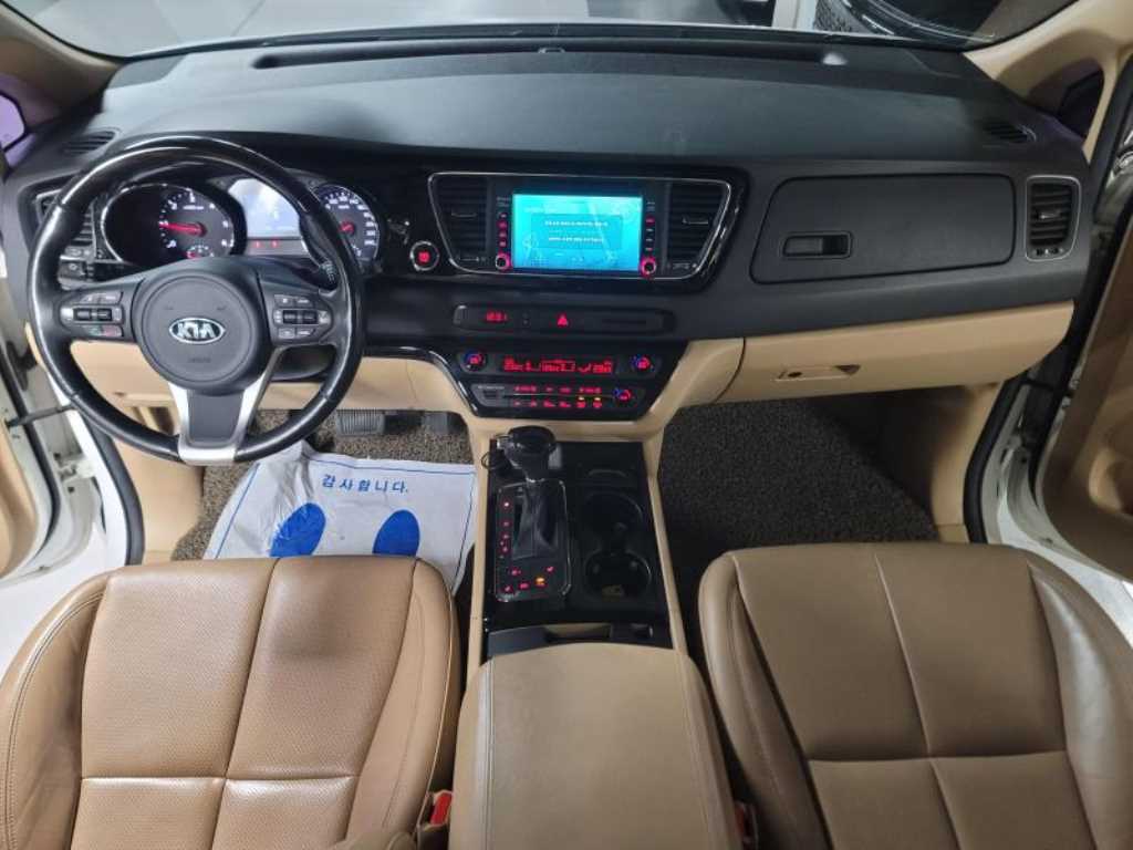 KIA Carnival - Vista 5