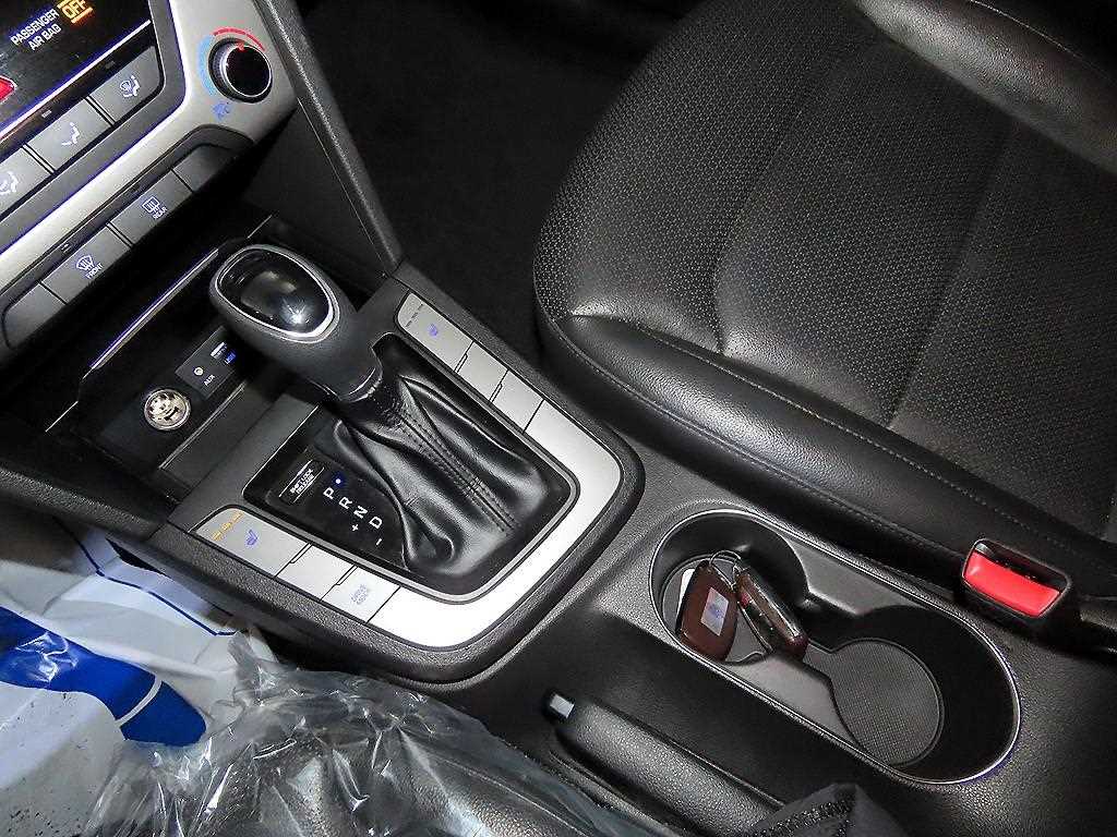 HYUNDAI Avante - Vista 12