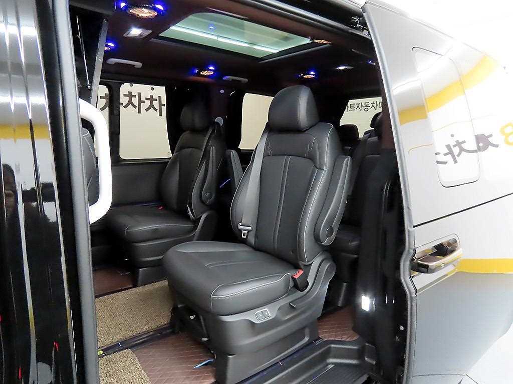 HYUNDAI Staria - Vista 6