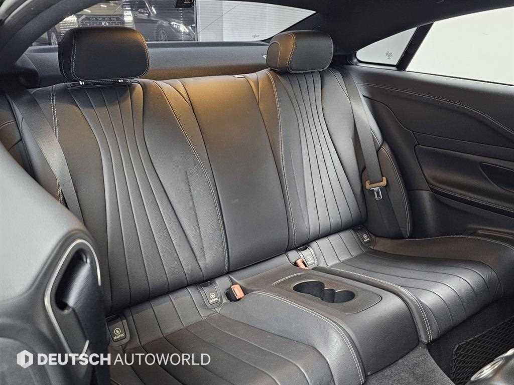 Mercedes Benz E class - Vista 12