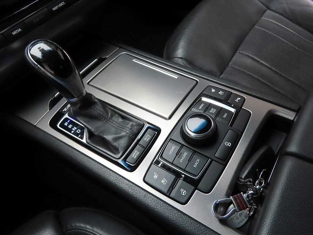 HYUNDAI Genesis - Vista 10