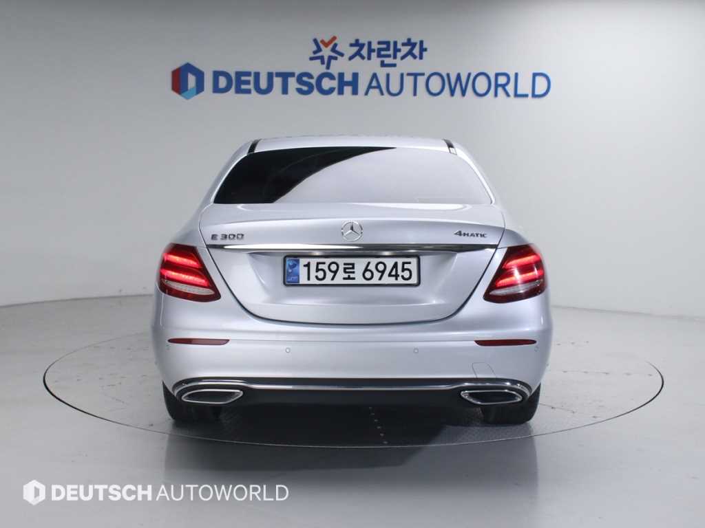 Mercedes Benz E class - Vista 3