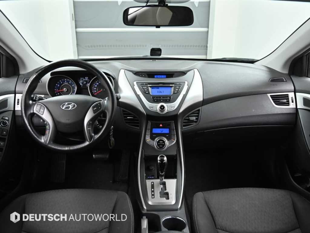 HYUNDAI Avante - Vista 7